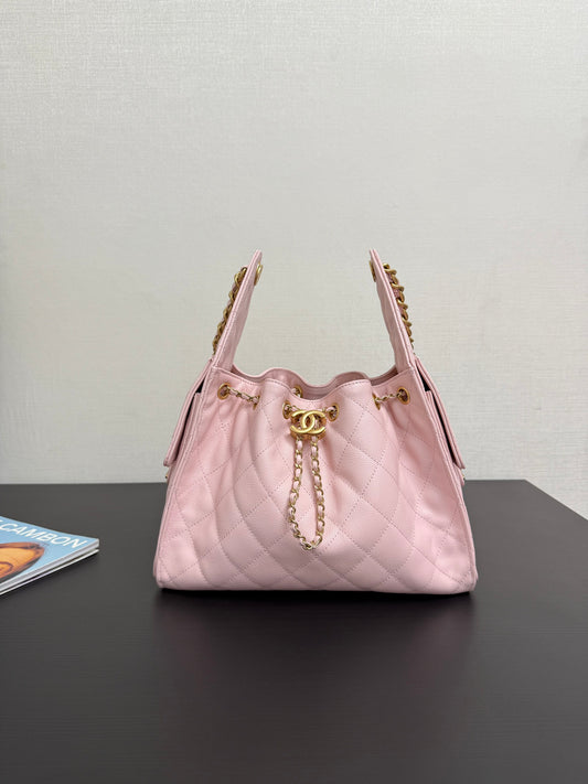 Adjustable chain, light pink bucket bag
