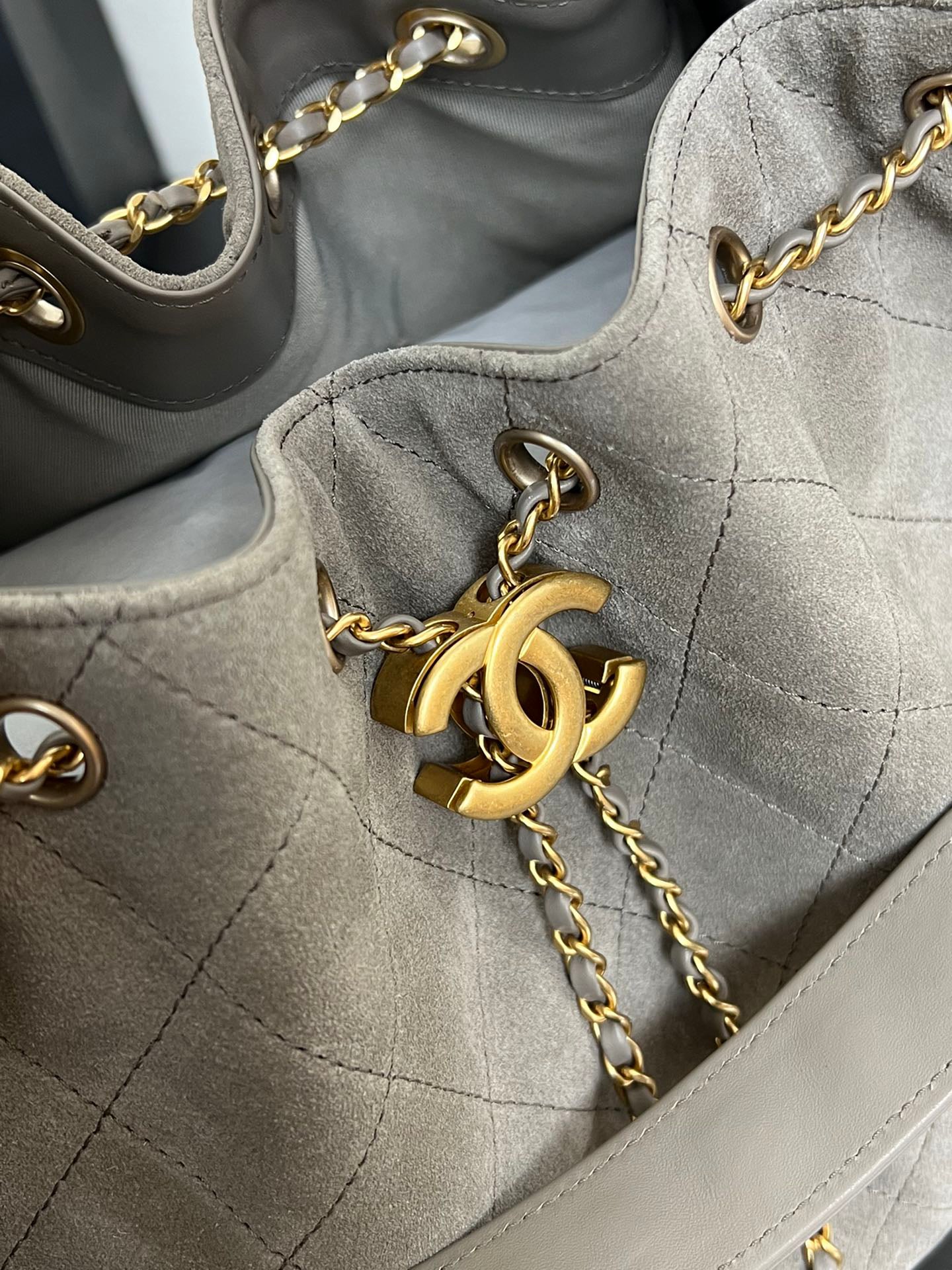 Adjustable chain,grey bucket bag