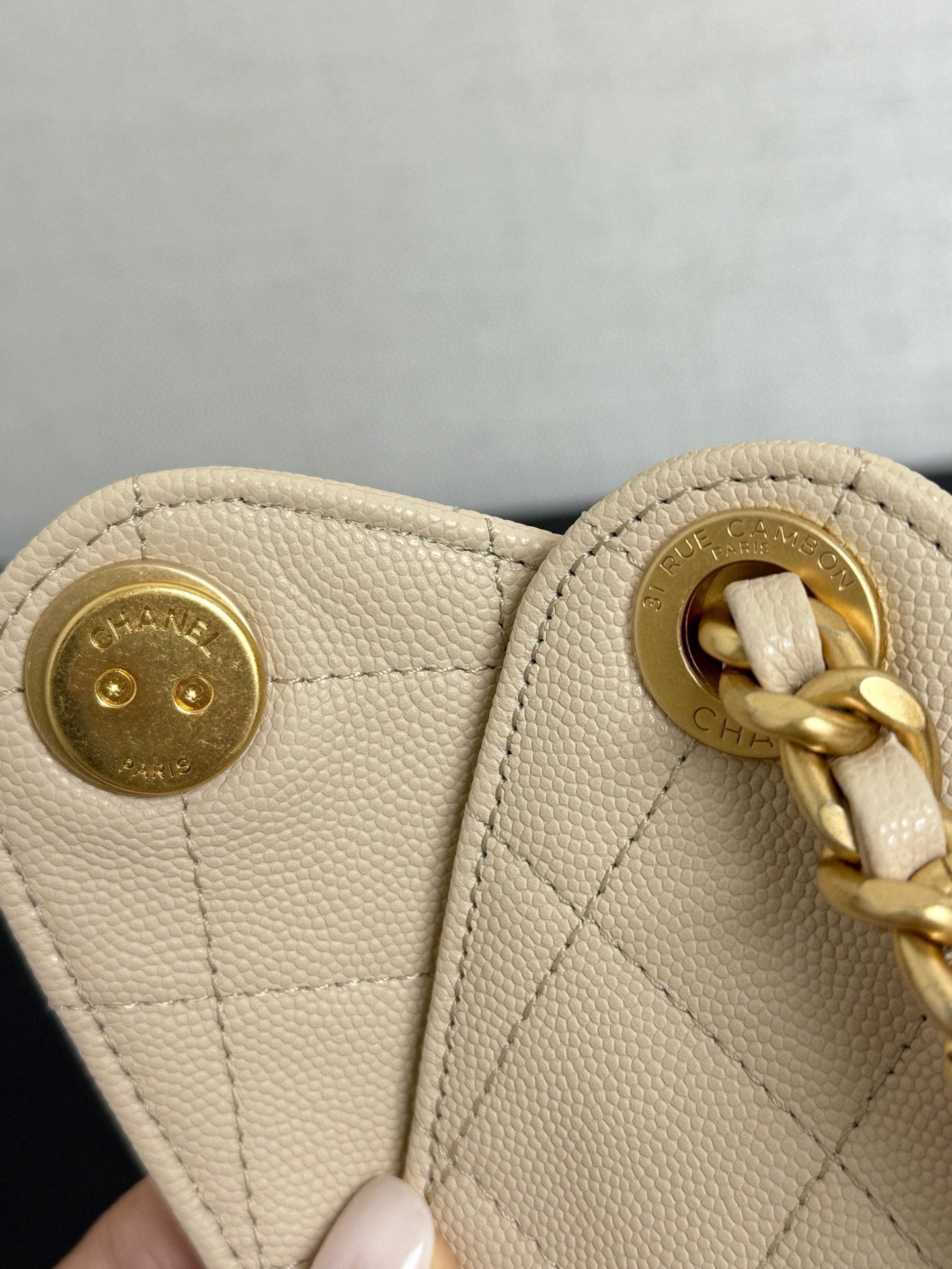 Adjustable chain,beige bucket bag