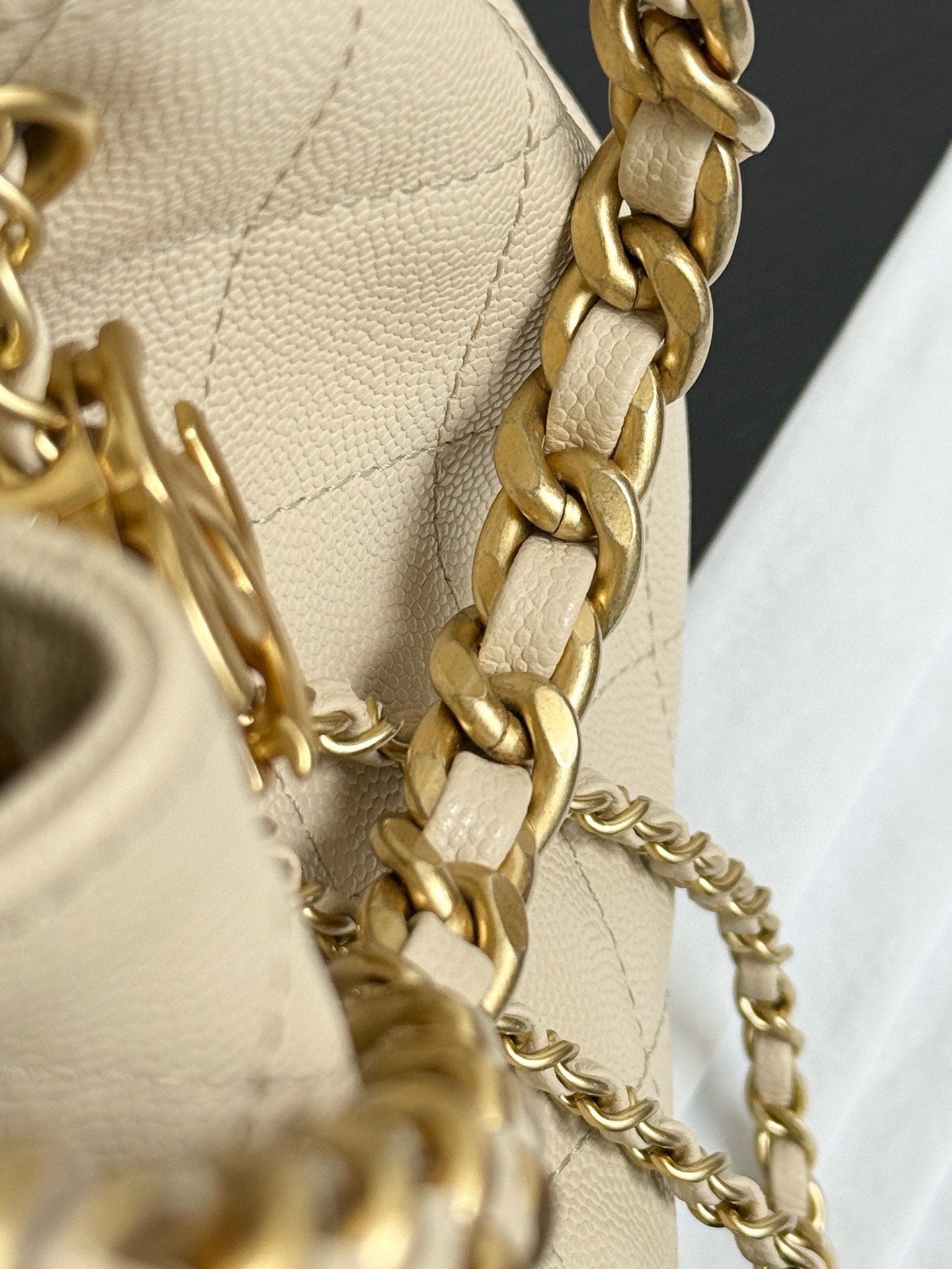 Adjustable chain,beige bucket bag