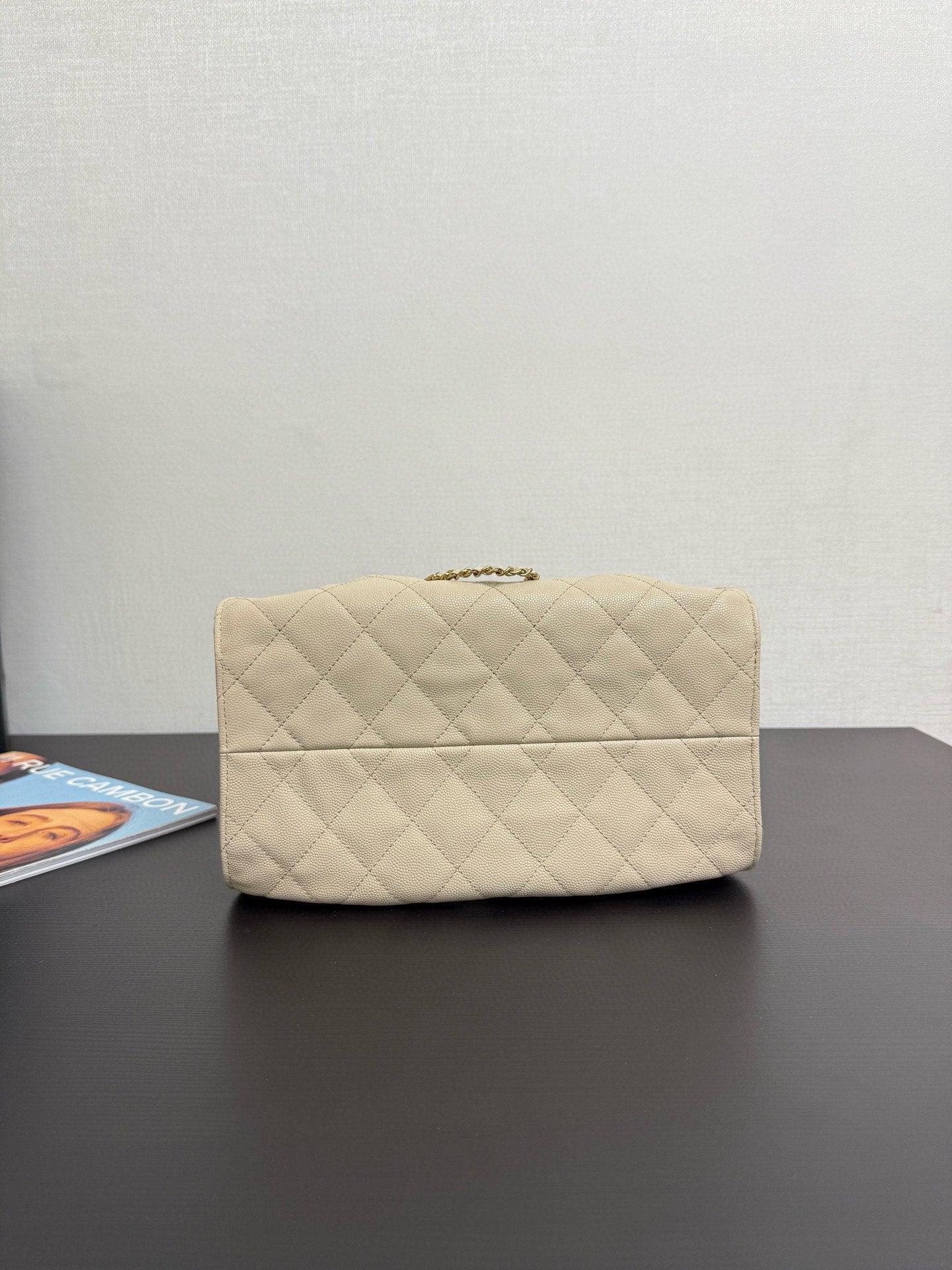 Adjustable chain,beige bucket bag