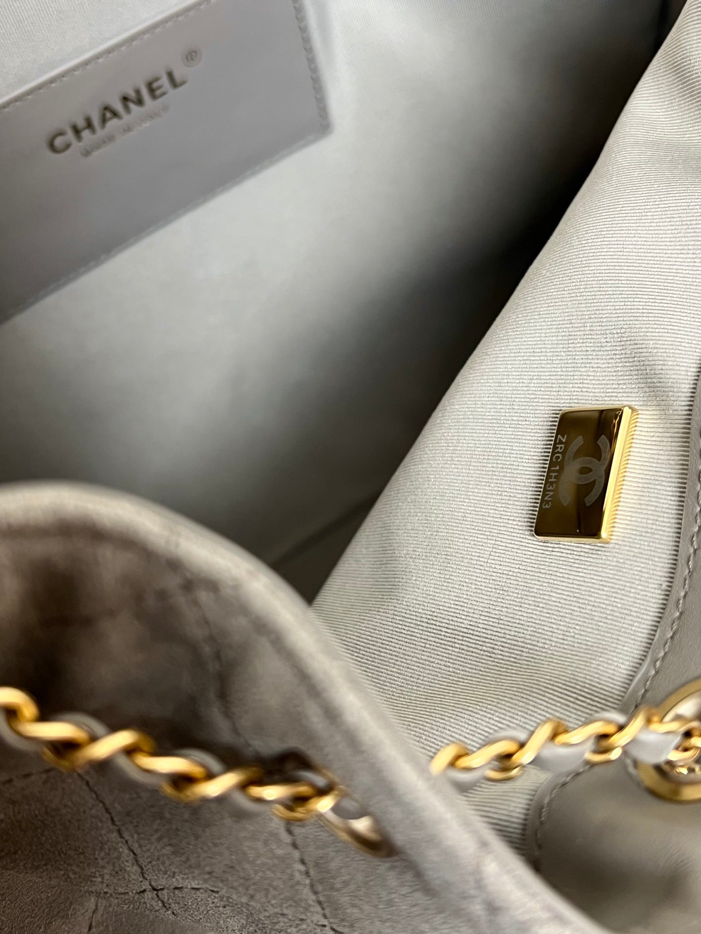 Adjustable chain,grey bucket bag