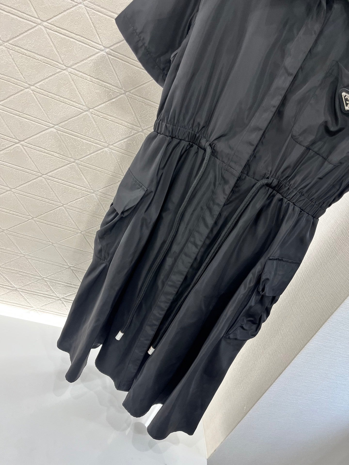 Black Short - sleeved Collared Drawstring Dress