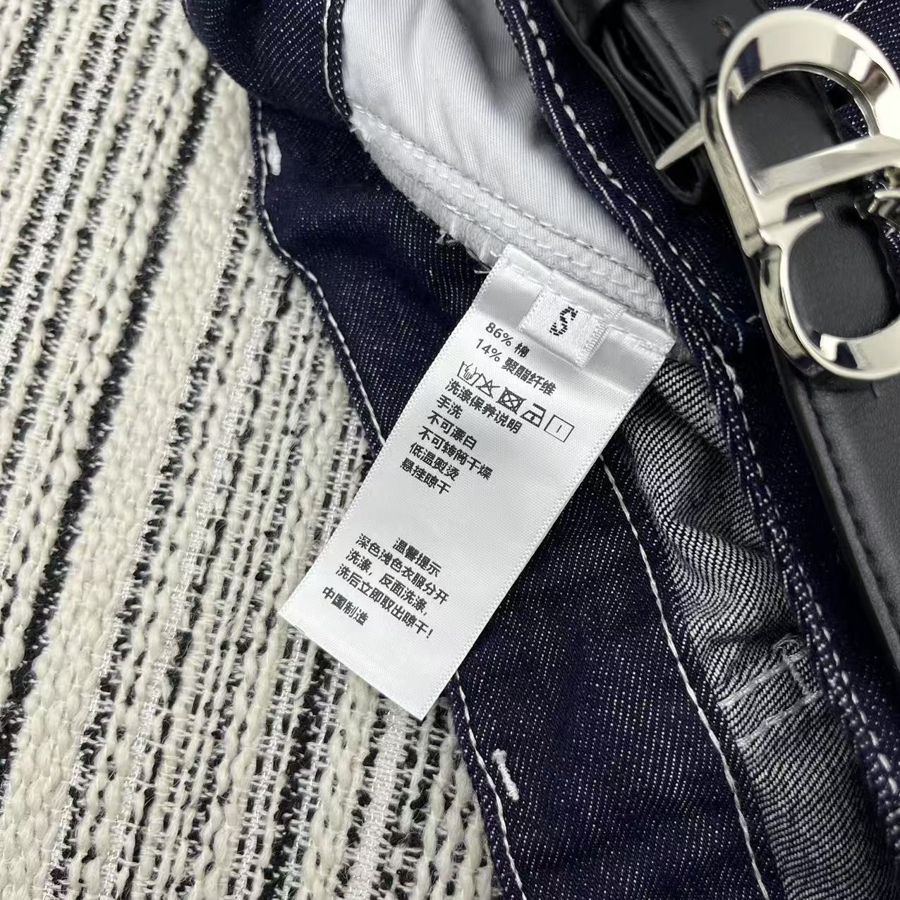 New - style wide - leg cropped pants with classic monogram letter prints on the hems, paired with a custom - made leather belt