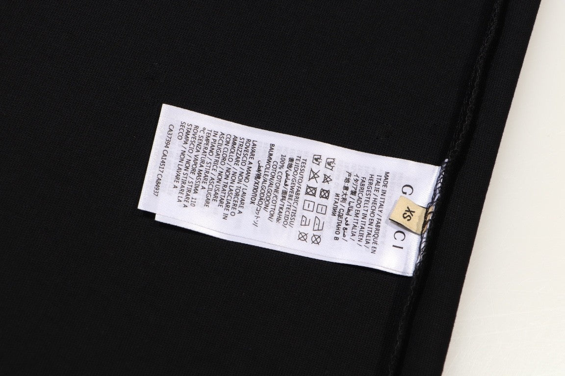 Signature Logo - Print T - Shirts: Timeless Luxury and Style