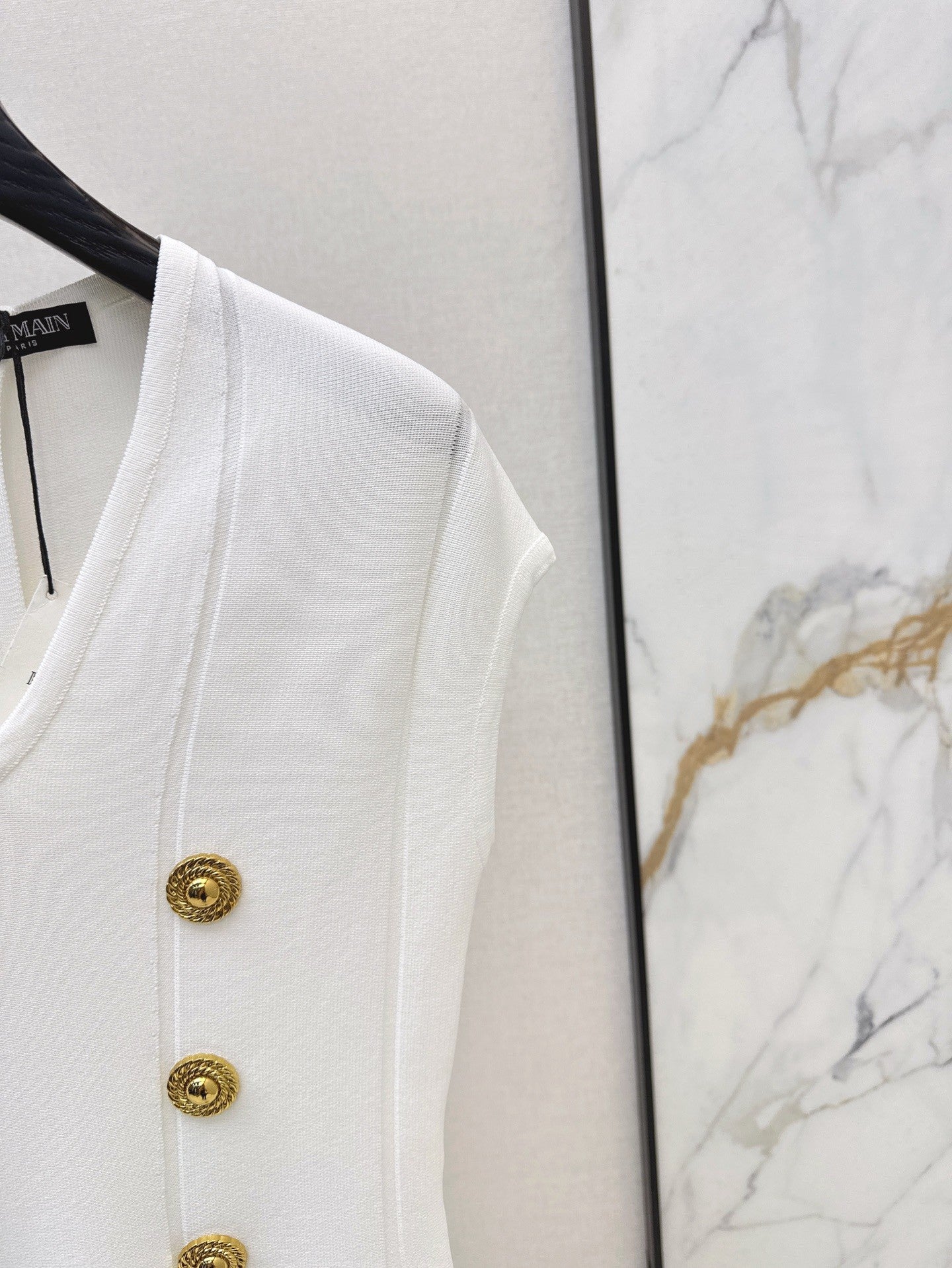 White Sleeveless V - neck Dress