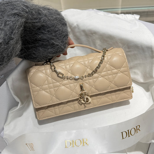 Cochineal Pearl Chain Handbag