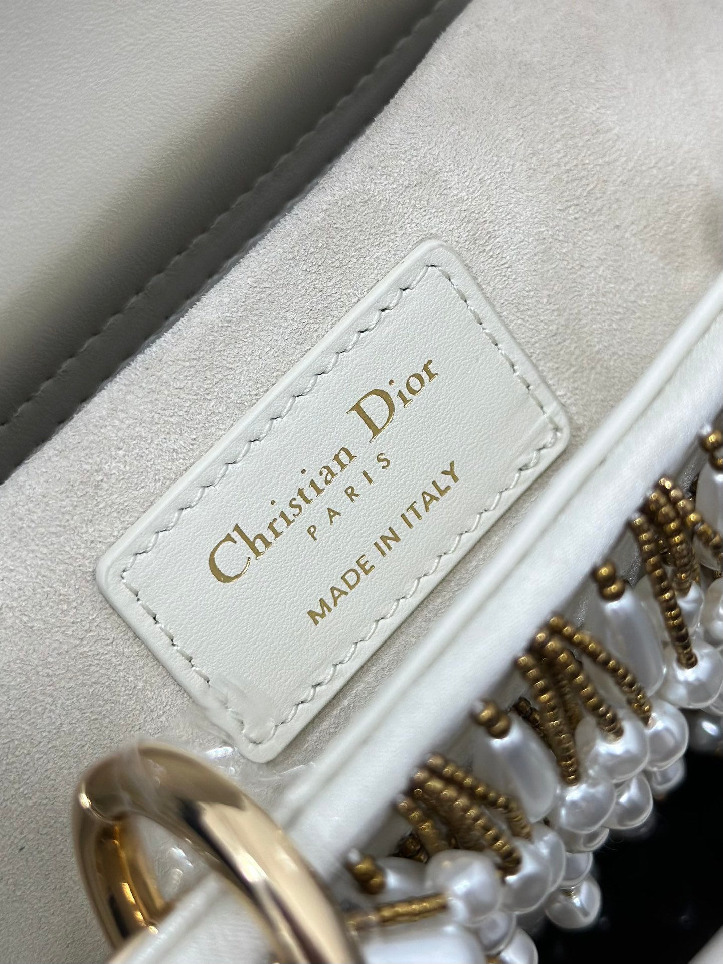 Small - sized Embroidered White Pearlescent Handbag