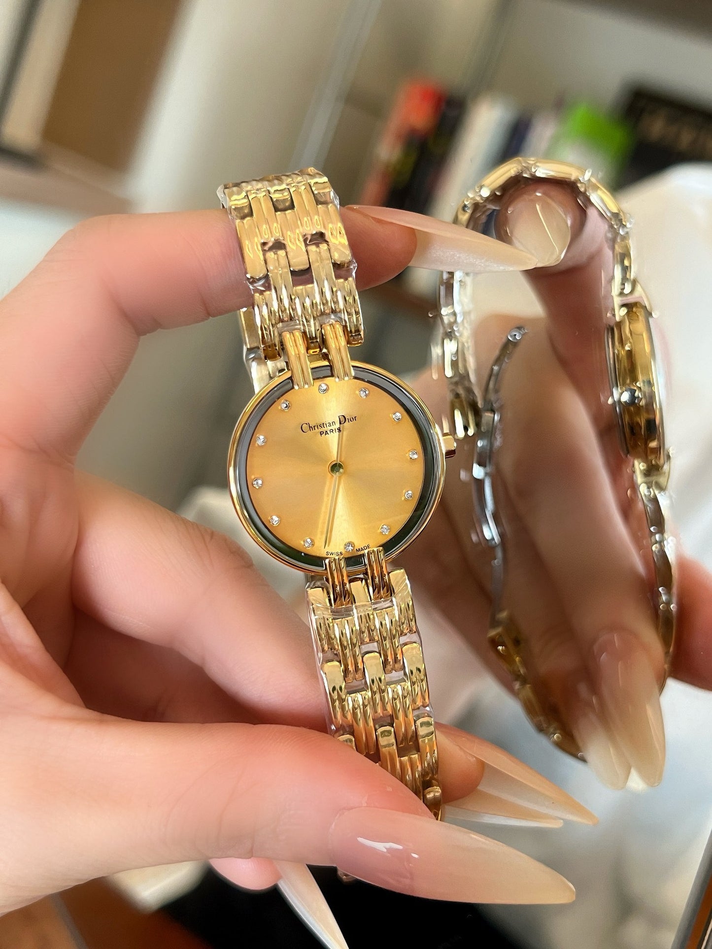 Dior Vintage Luxury Small Gold Watch: Encountering Elegant Time