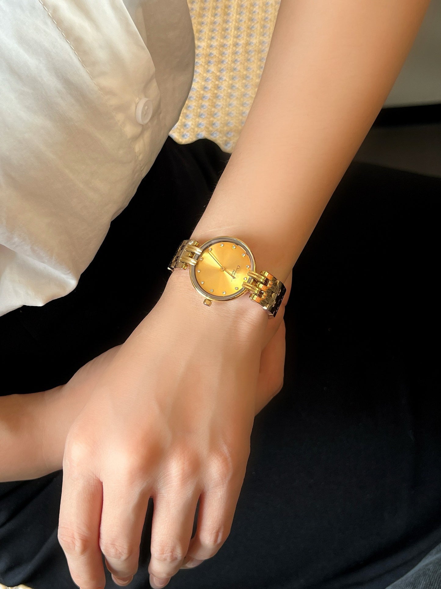 Dior Vintage Luxury Small Gold Watch: Encountering Elegant Time