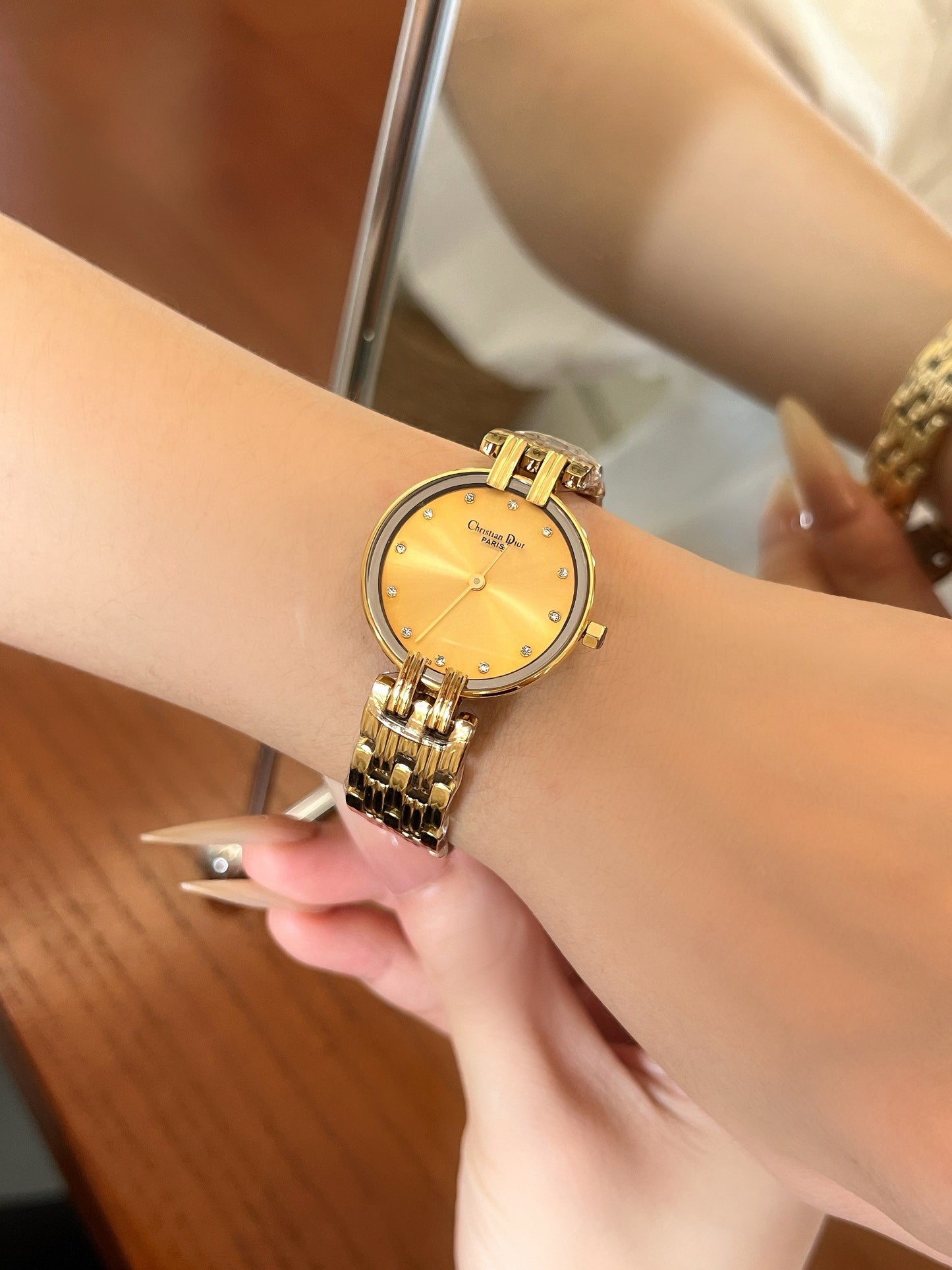 Dior Vintage Luxury Small Gold Watch: Encountering Elegant Time