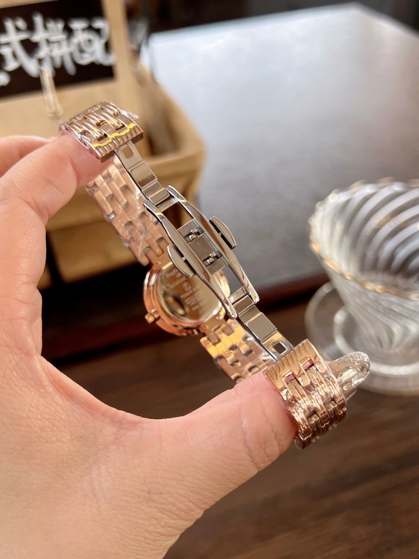 Dior Dreamy Pink Vintage Watch: Weaving a Wrist - adorned Fantasy