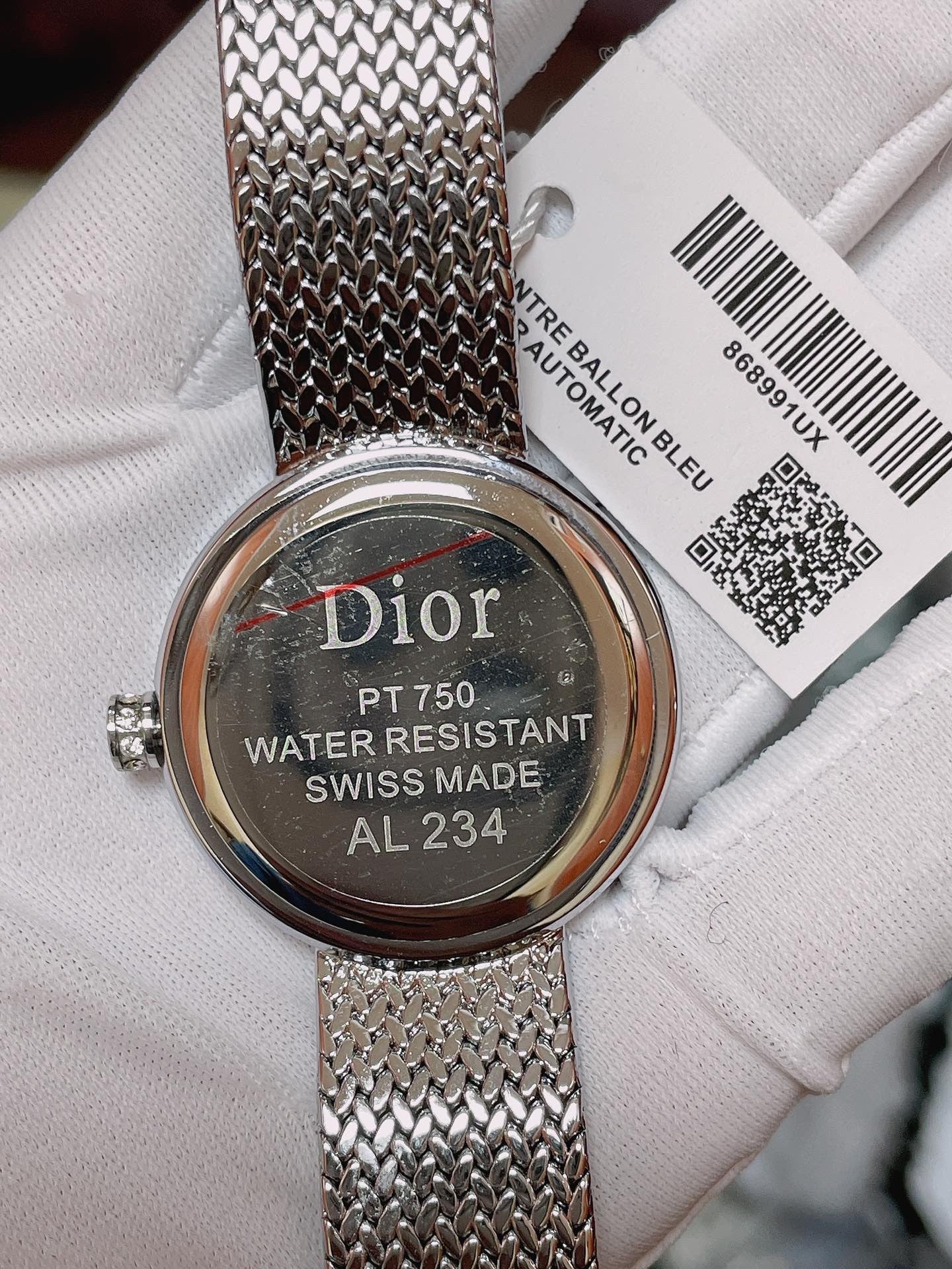 Dior Luxury Diamond - encrusted Watch: A Pinnacle of Elegance