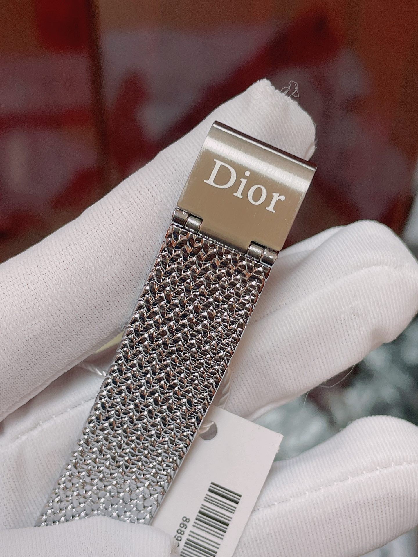 Dior Luxury Diamond - encrusted Watch: A Pinnacle of Elegance