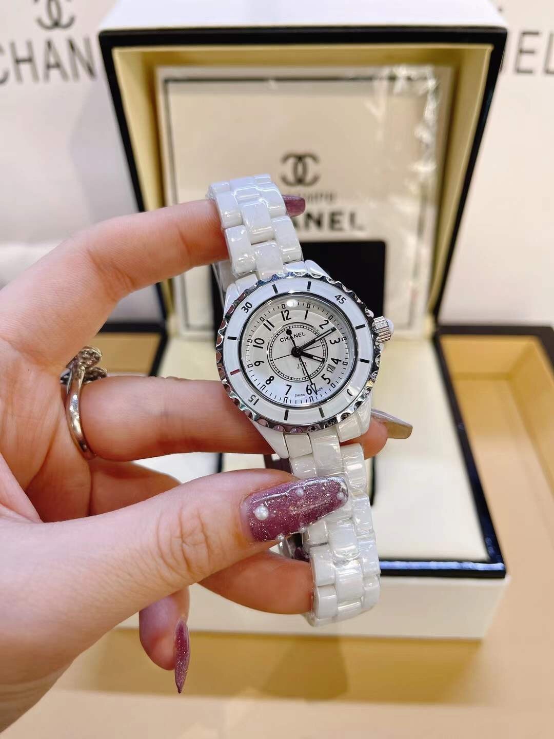 Chanel's Exquisite White Ceramic Watch: Timeless Elegance