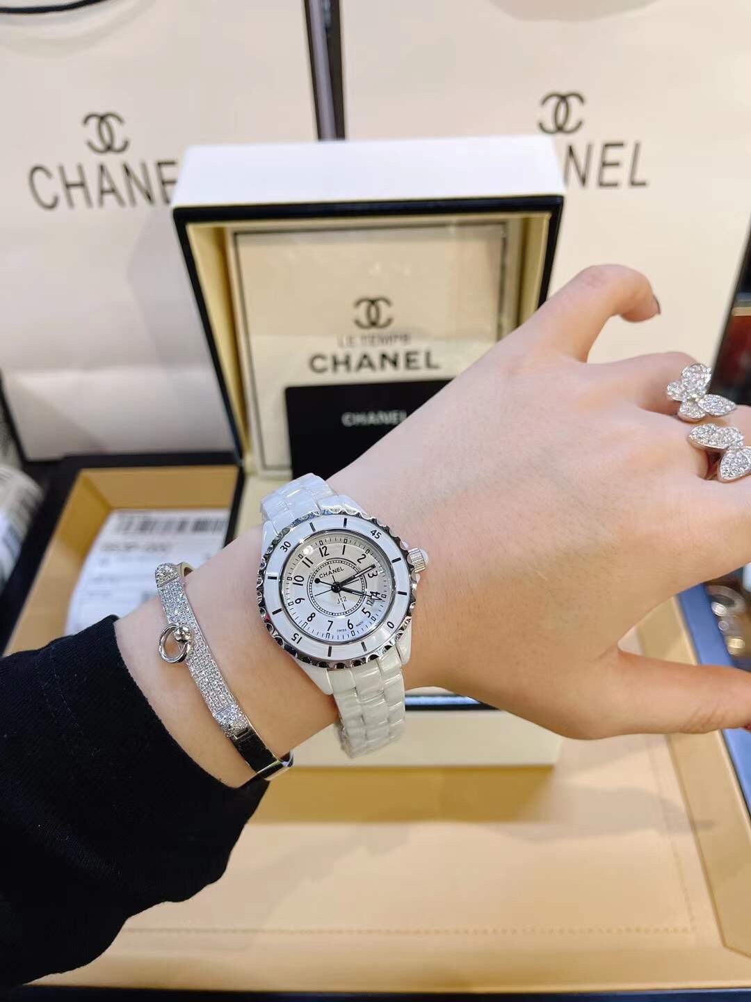 Chanel's Exquisite White Ceramic Watch: Timeless Elegance