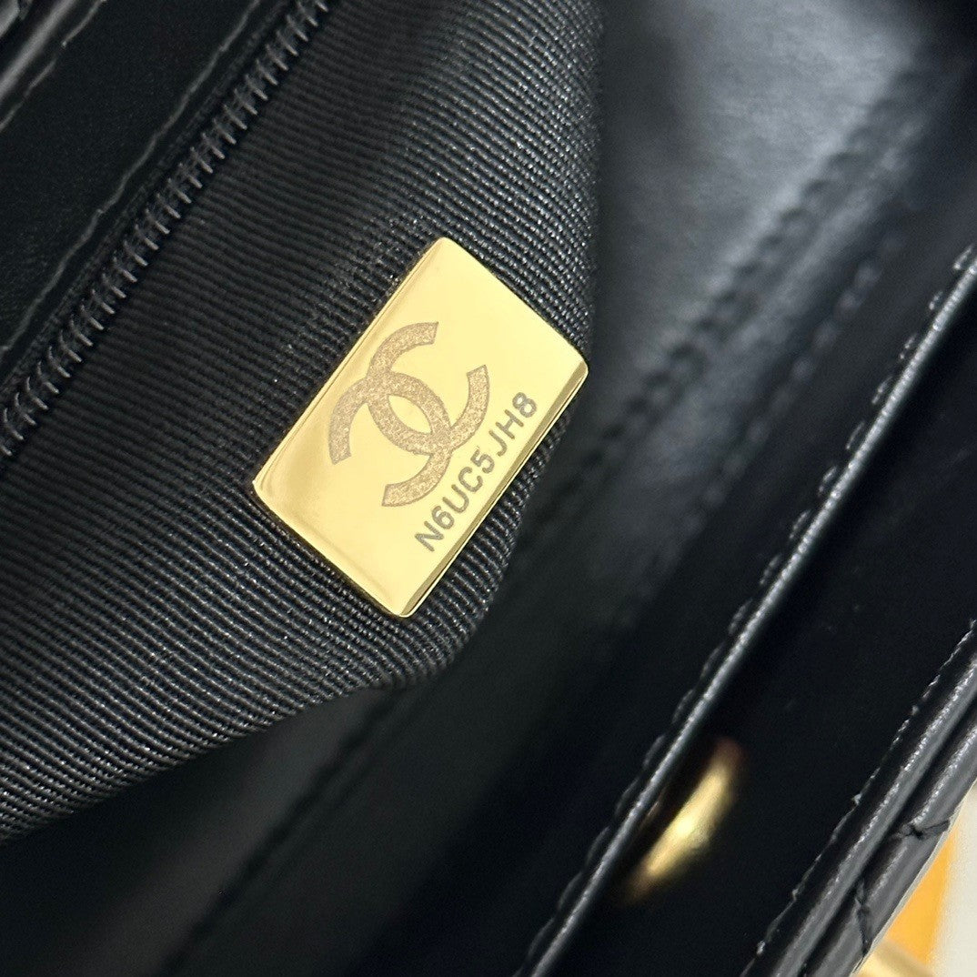 ExquisiteMini Quilted Handbag