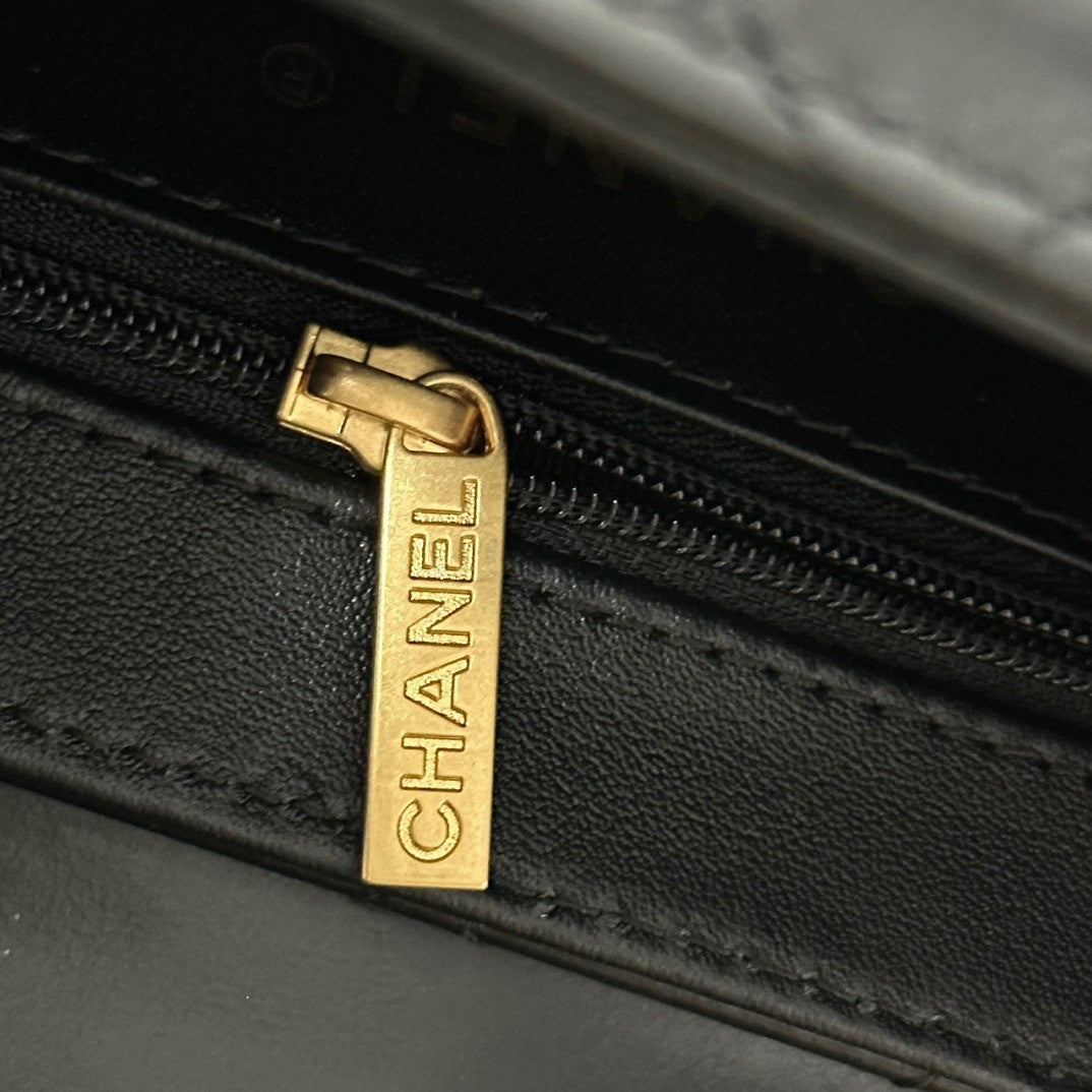 ExquisiteMini Quilted Handbag