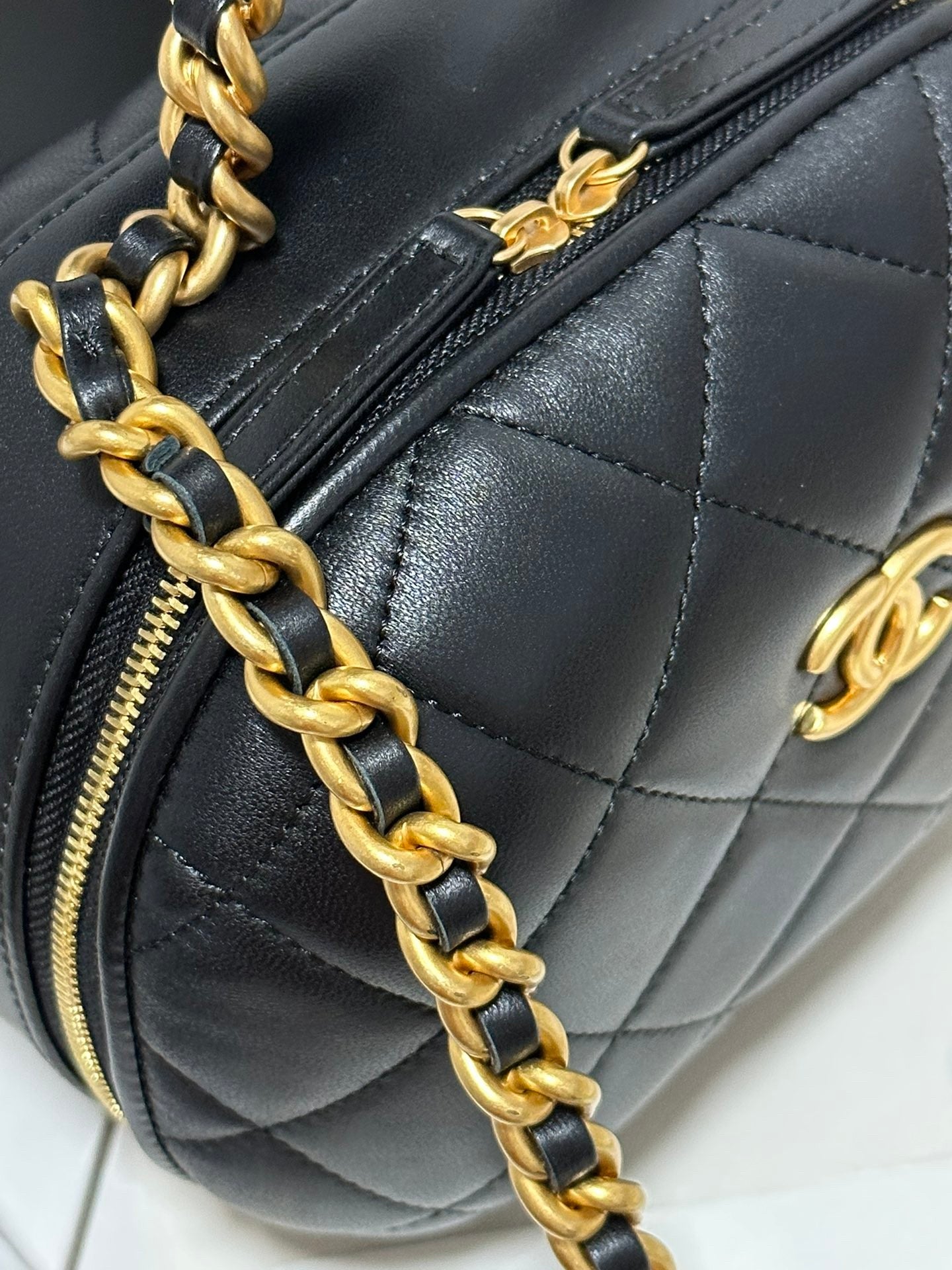 Black Round Box  shaped Chain  strap Fashion Makeup Bag