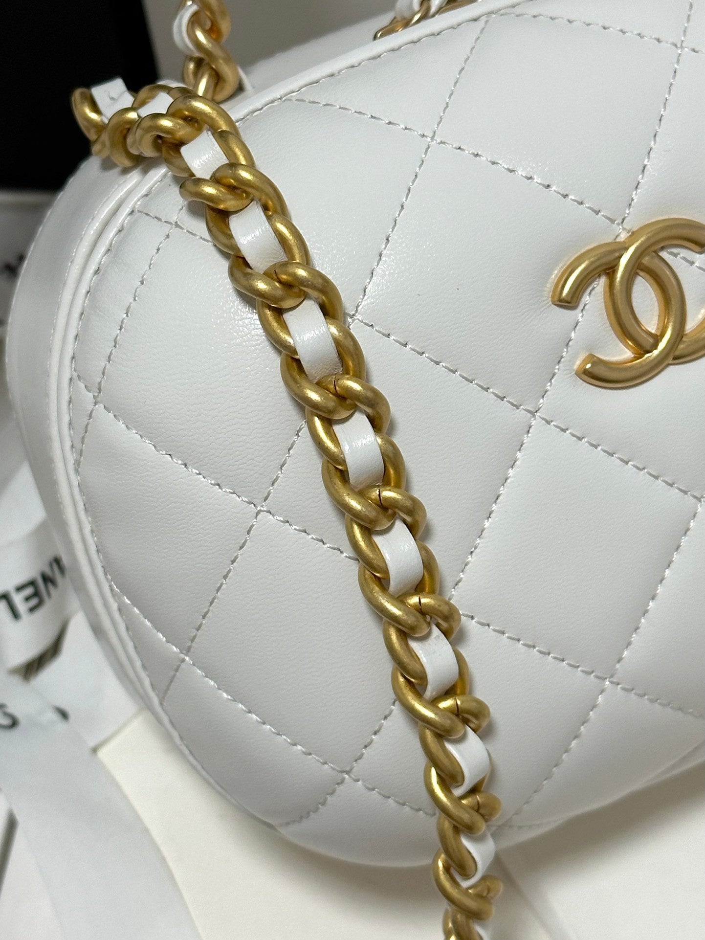 White Round Box  shaped Chain strap Fashion Makeup Bag