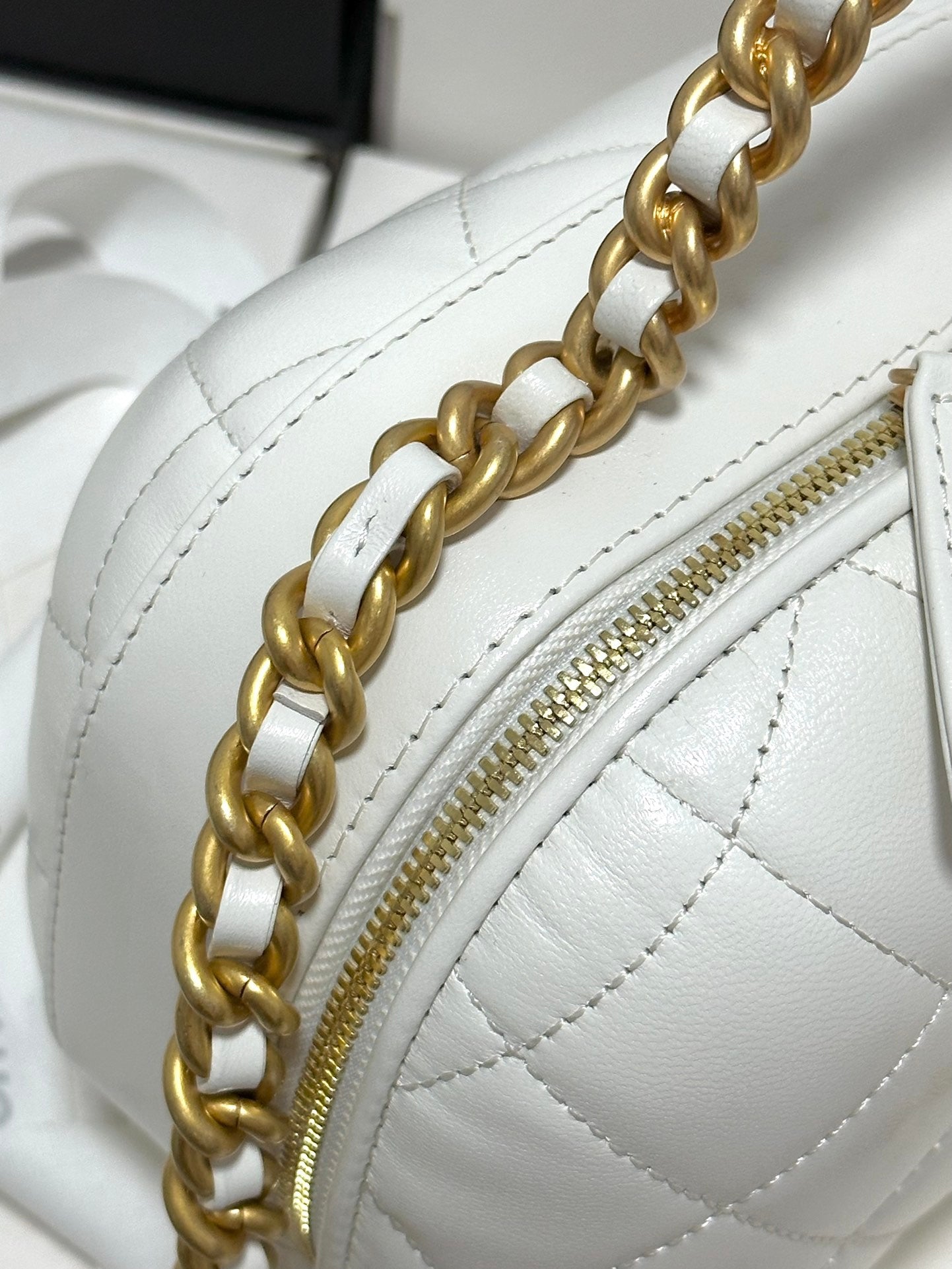 White Round Box  shaped Chain strap Fashion Makeup Bag