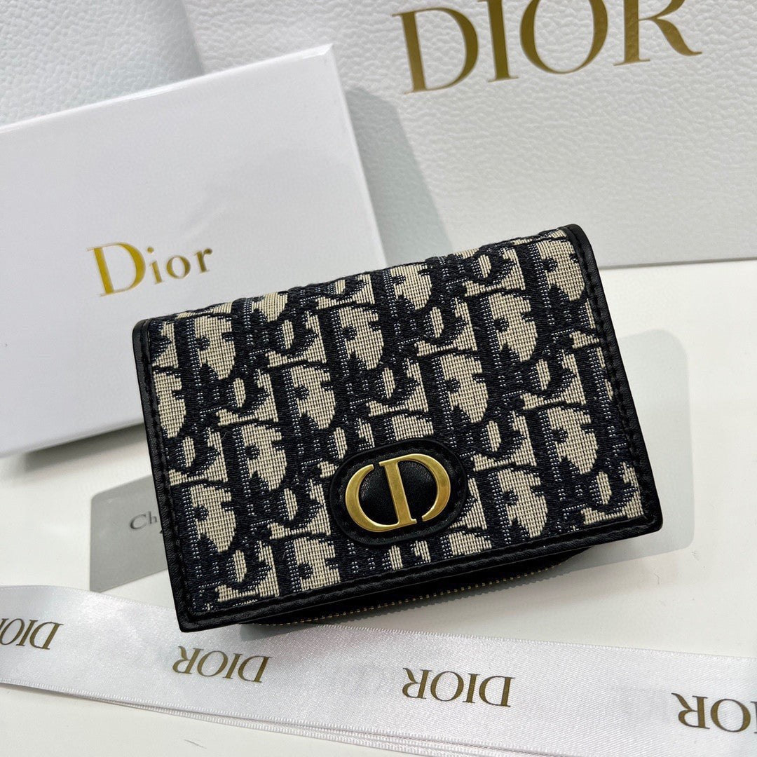 Classic Monogram Multifunctional Small Wallet