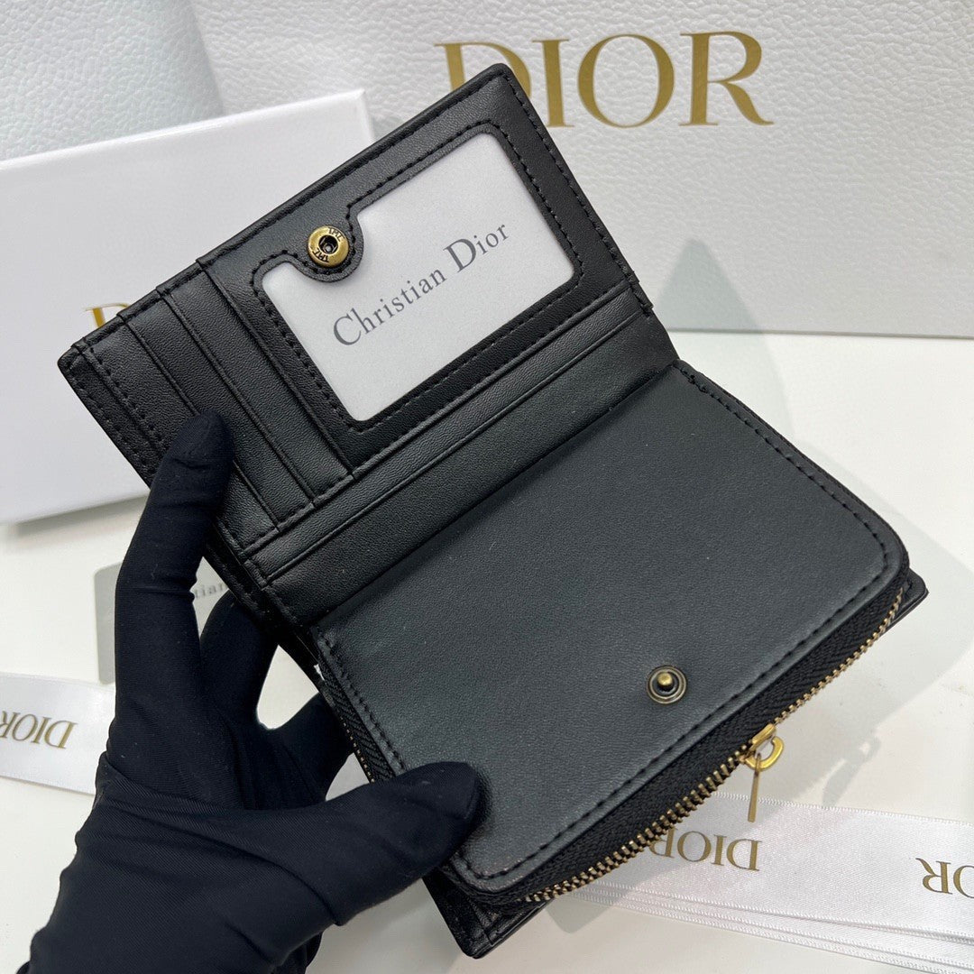 Classic Monogram Multifunctional Small Wallet
