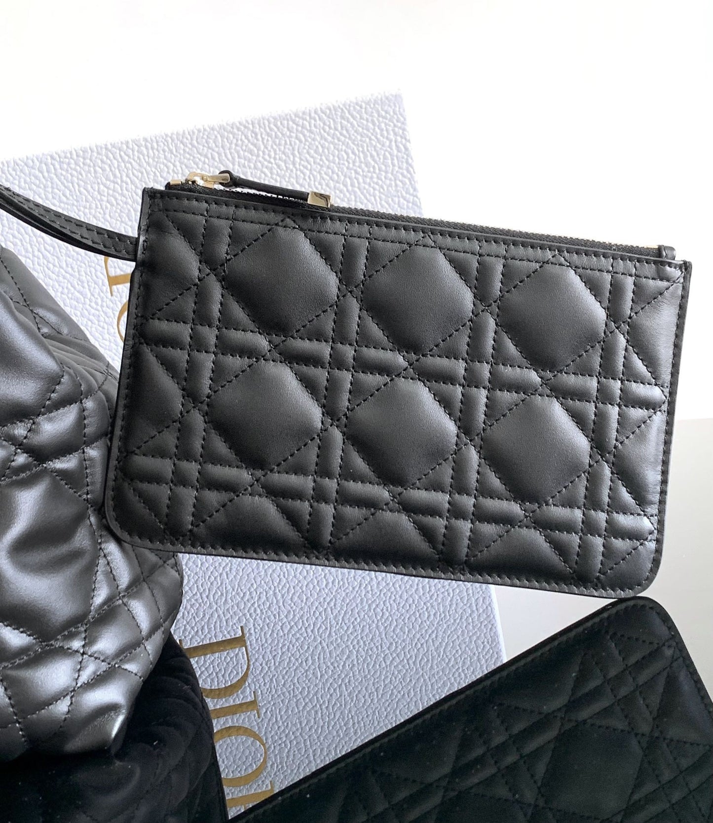 Classic Reinvented! Black Quilted Handbag - Where Luxury Meets Practicality