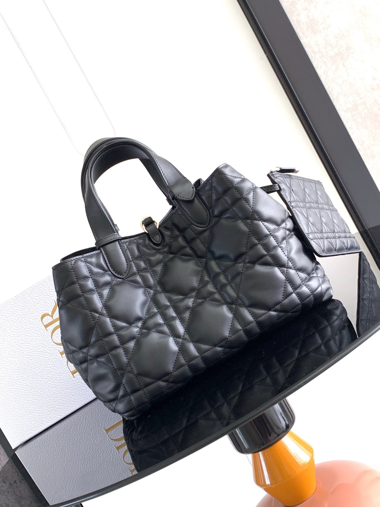 Classic Reinvented! Black Quilted Handbag - Where Luxury Meets Practicality