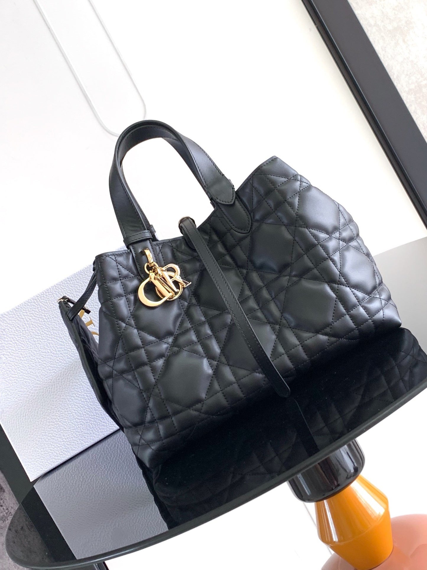 Classic Reinvented! Black Quilted Handbag - Where Luxury Meets Practicality