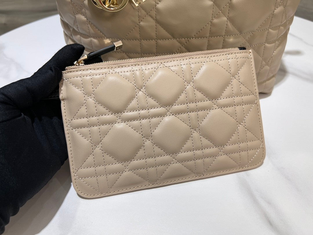 Medium - sized Beige Quilted Handbag