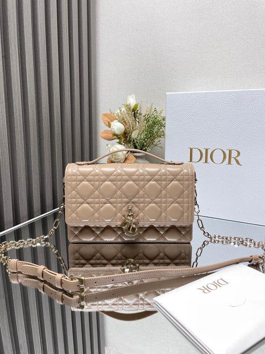 Apricot  colored Lambskin Cannage - pattern Zipped Clutch Bag
