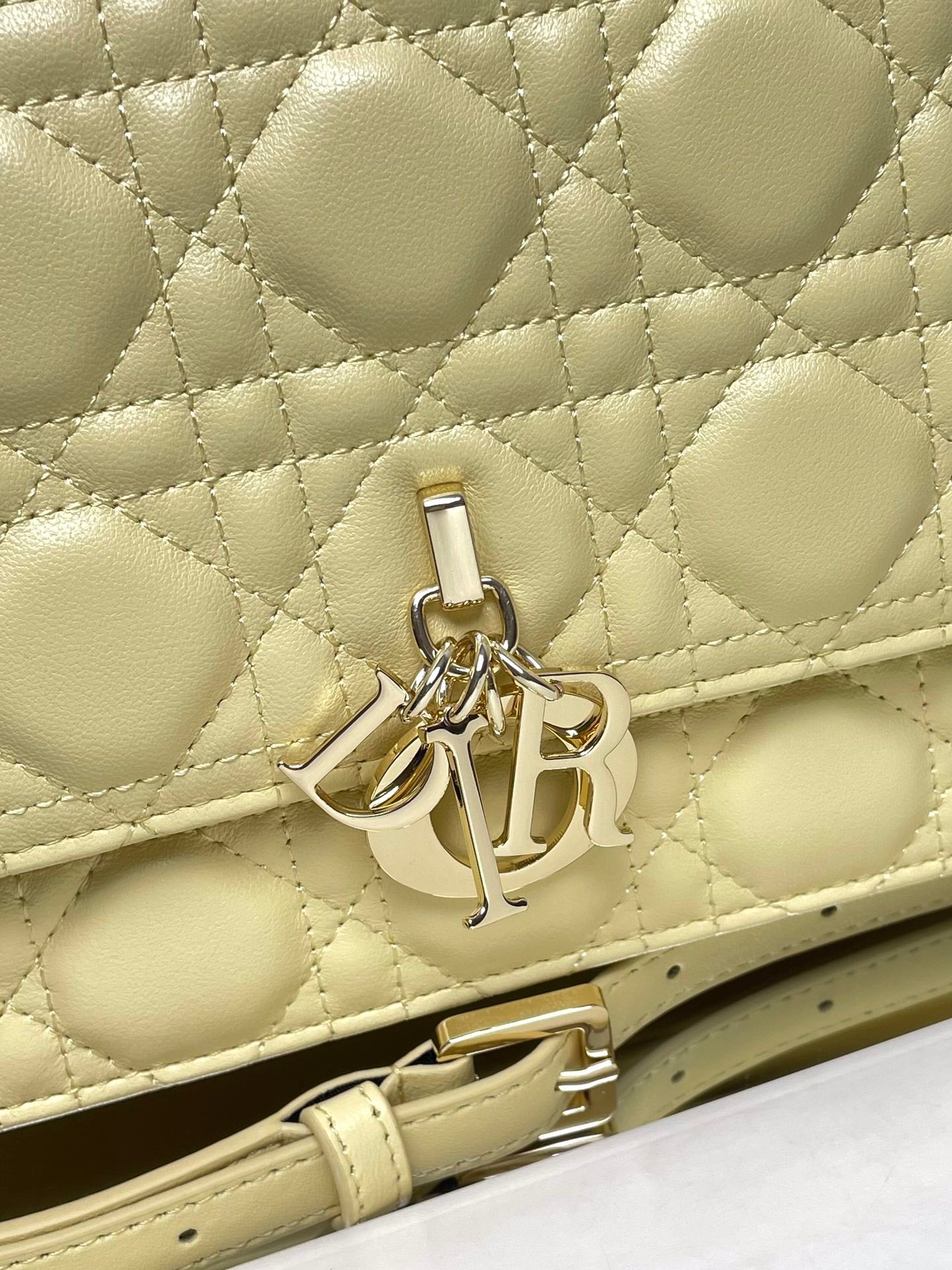 Cream  colored Lambskin Cannage Pattern Zipper Clutch Bag