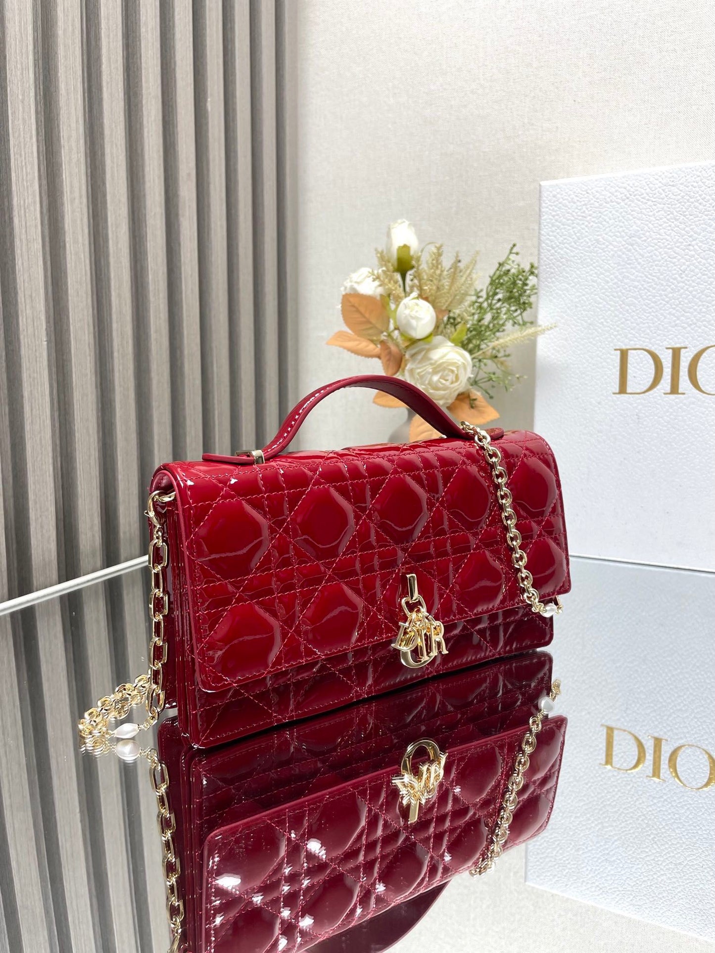 Red Patent Leather Cannage Pattern Pearl Clutch Bag