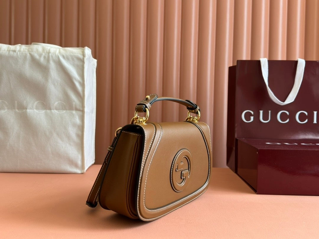 Classic Brown Handbag: Encounter Retro - Modern Style