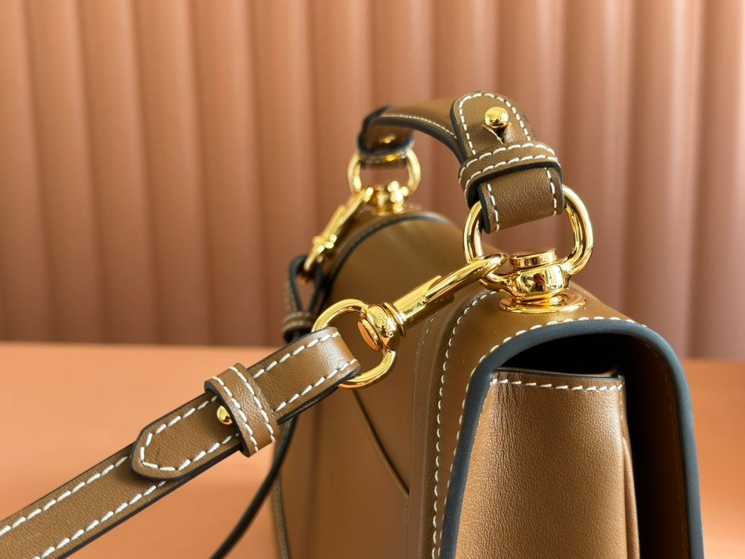 Classic Brown Handbag: Encounter Retro - Modern Style