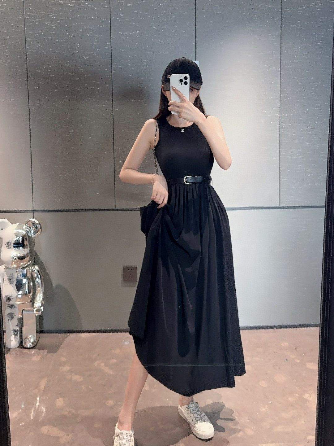 New Sleeveless Dress with Decorative Design of Small Arc de Triomphe Embroidery Logo