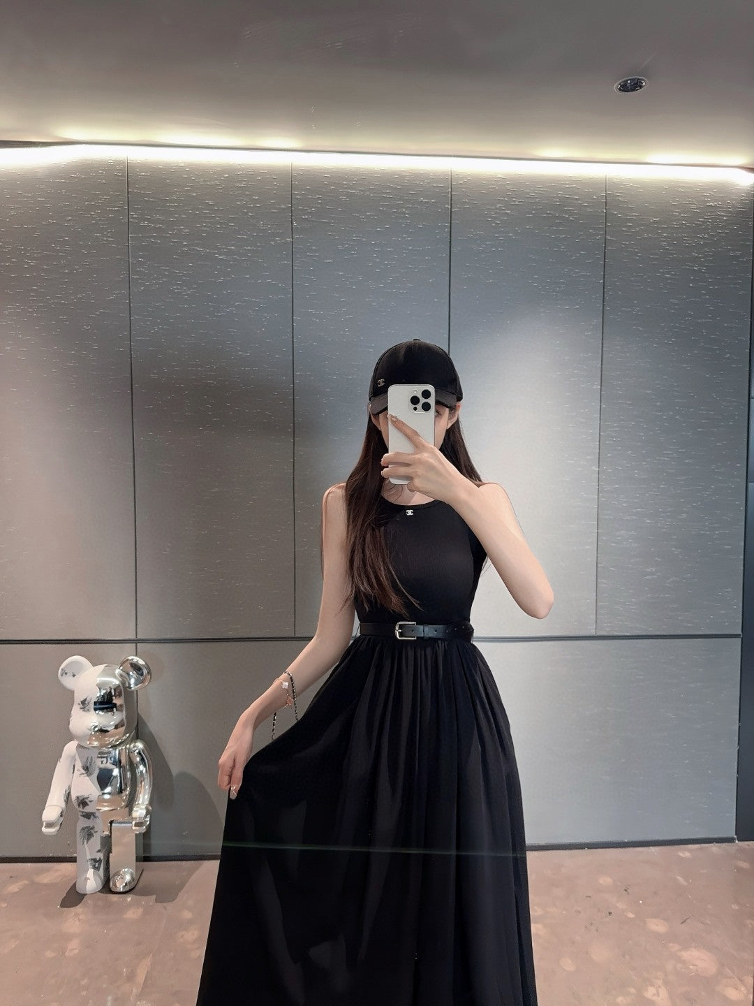 New Sleeveless Dress with Decorative Design of Small Arc de Triomphe Embroidery Logo