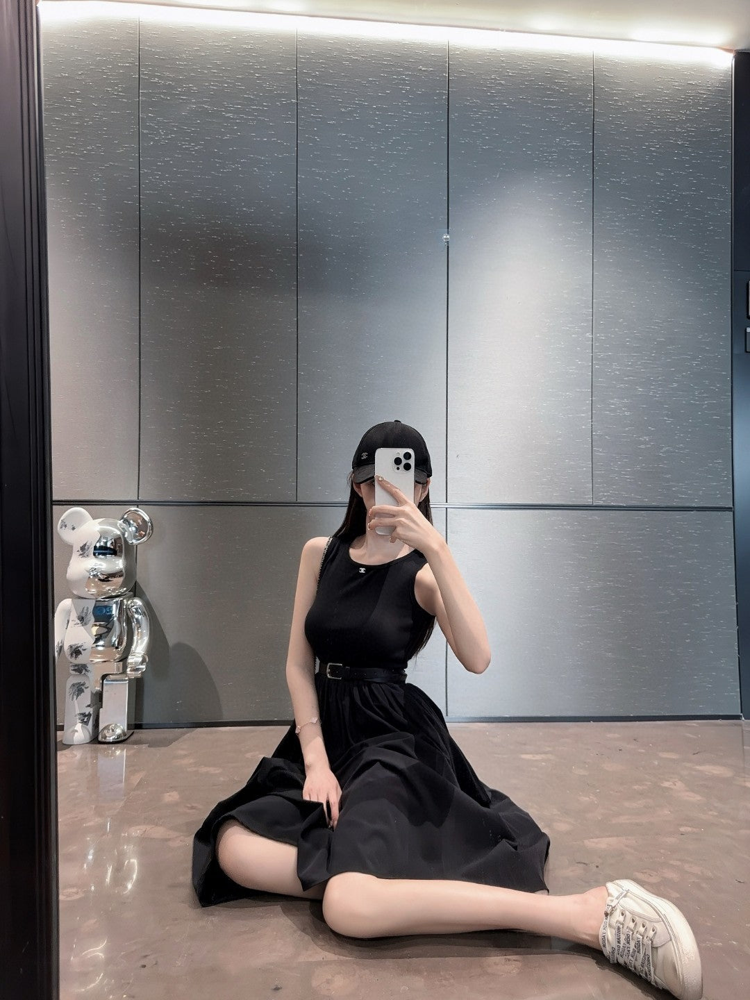 New Sleeveless Dress with Decorative Design of Small Arc de Triomphe Embroidery Logo