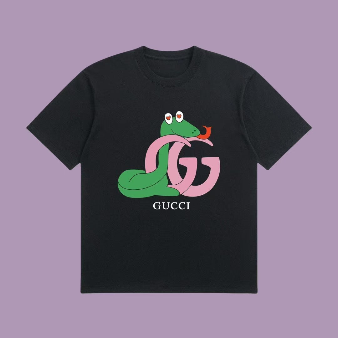 Black T - shirt with an adorable snake and the GG logo. Unisex.