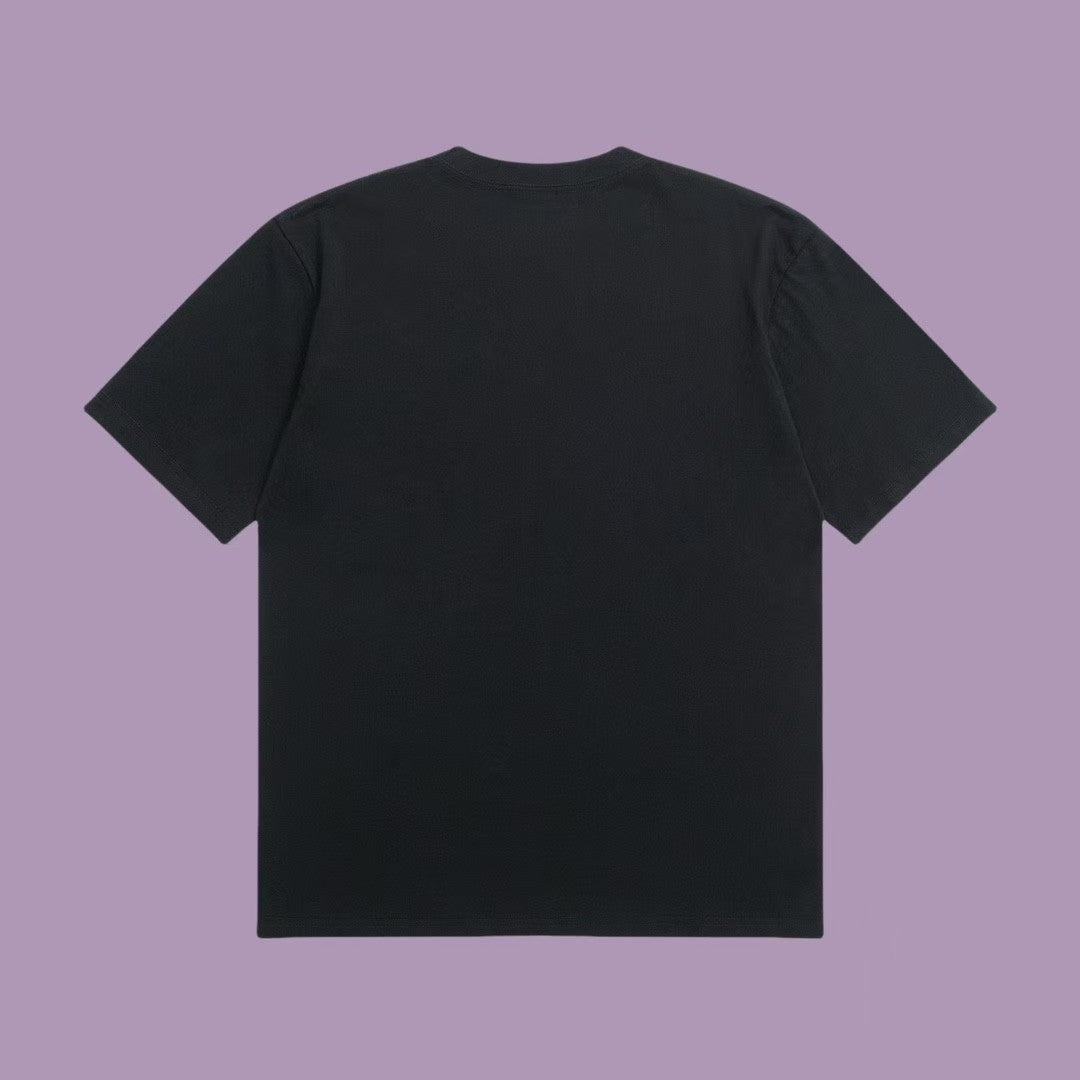 Black T - shirt with an adorable snake and the GG logo. Unisex.