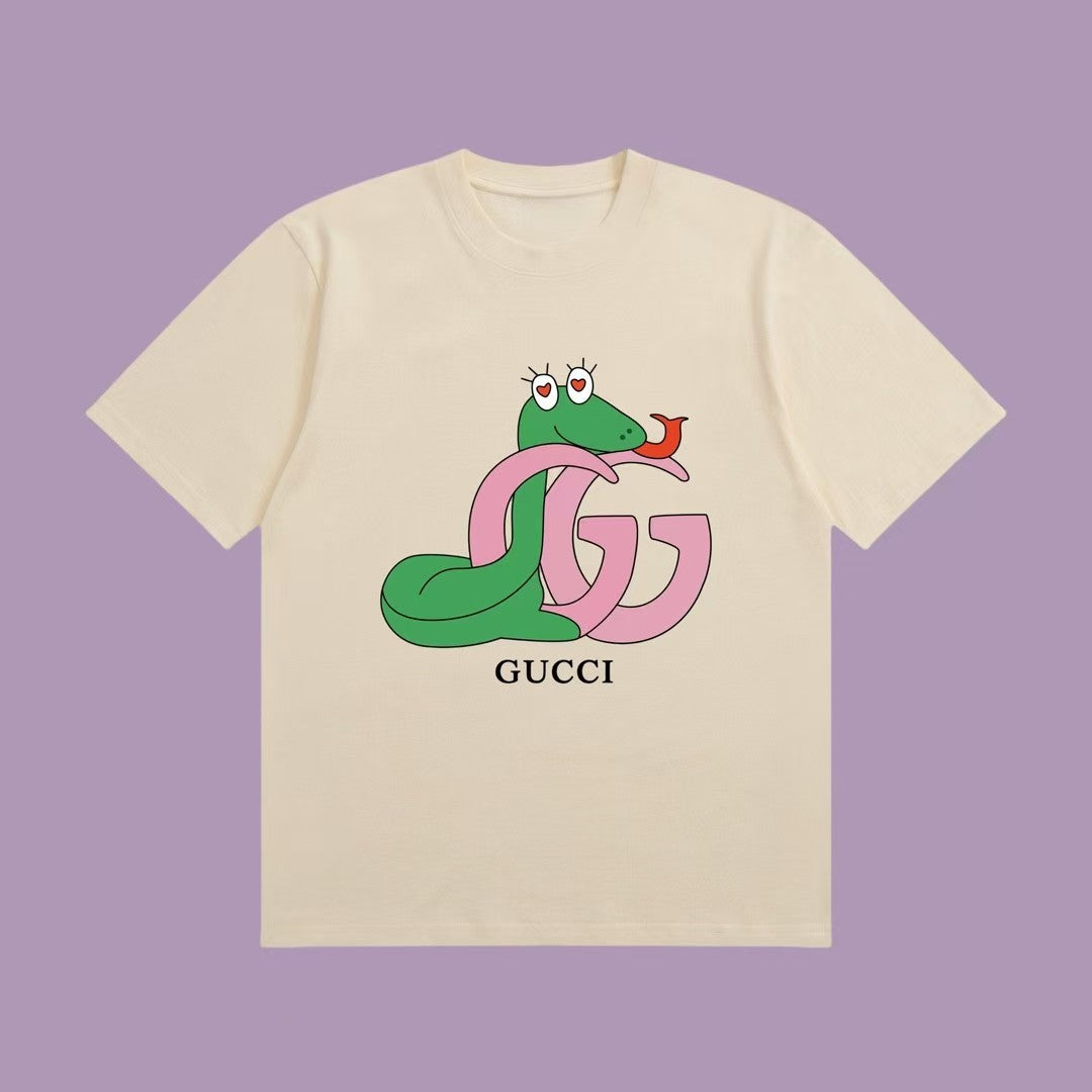 Beige T - shirt with an adorable snake and the GG logo. Unisex.