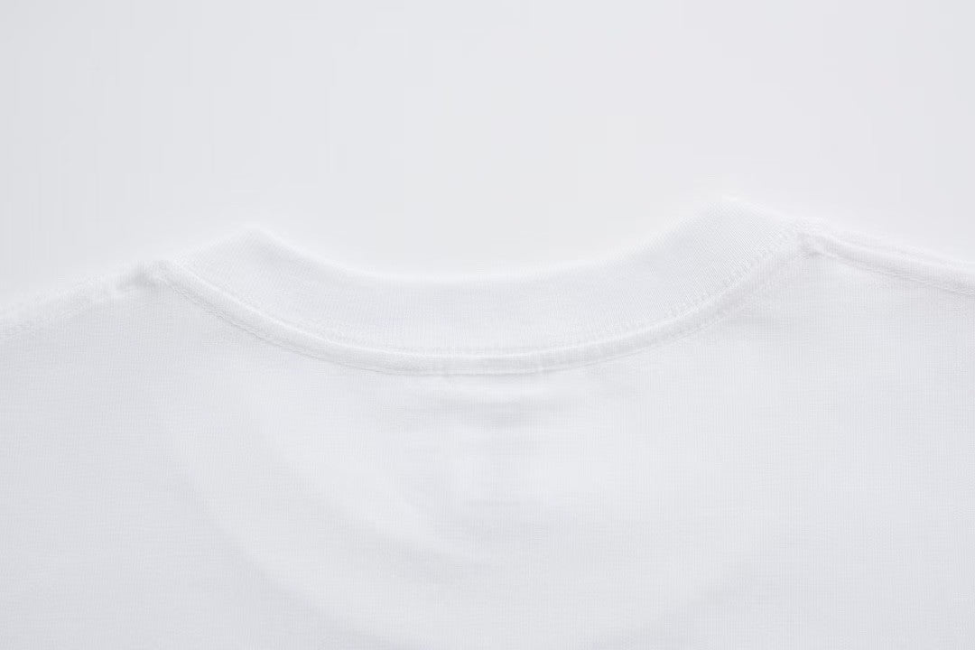 White T - shirt with an adorable snake and the GG logo. Unisex.