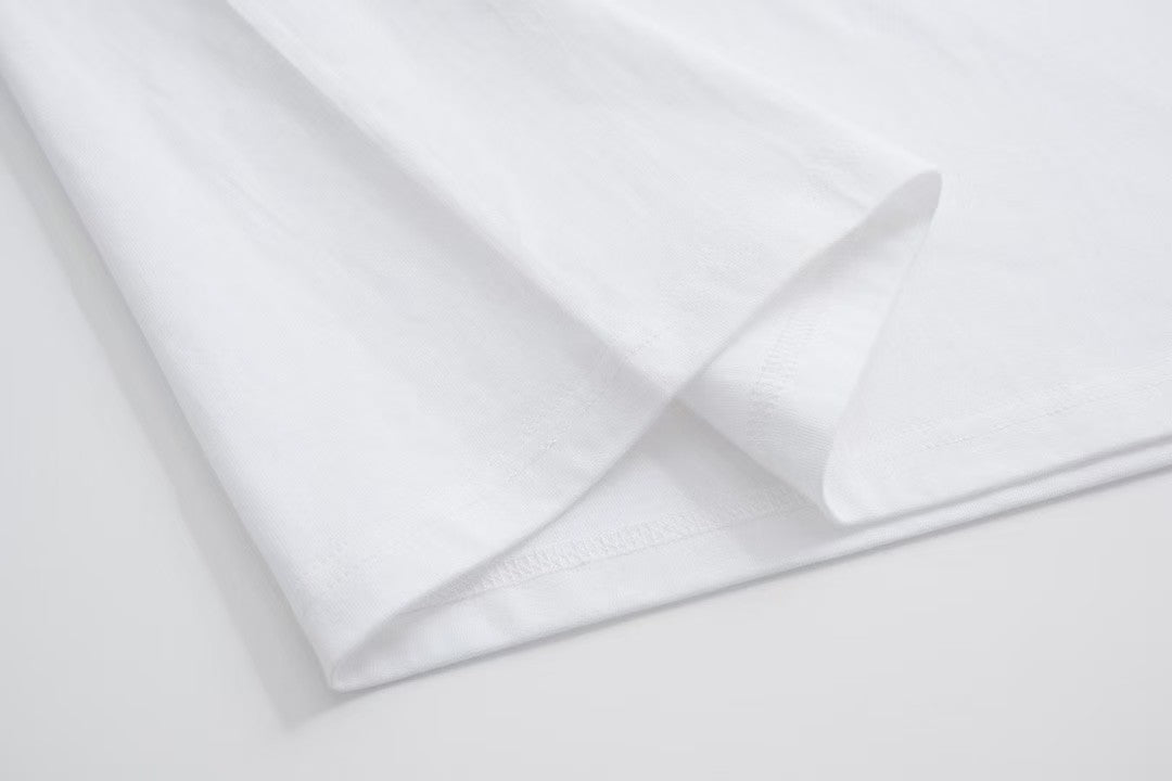 White T - shirt with an adorable snake and the GG logo. Unisex.