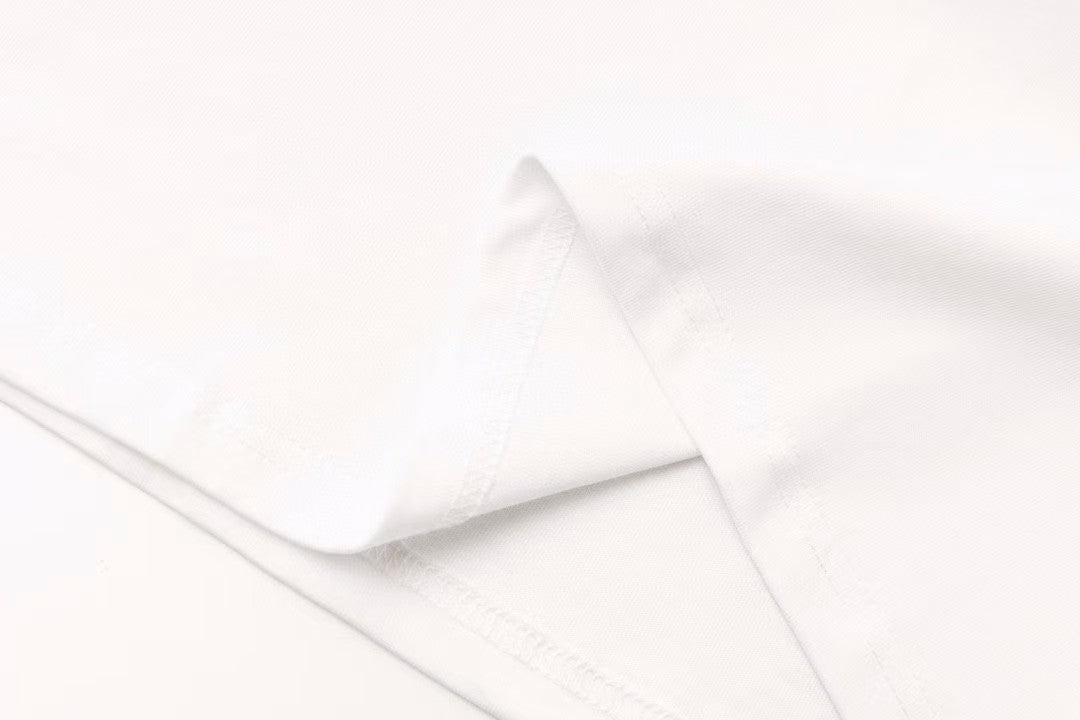 Short  sleeved T - shirt with thick - thread floral embroidery