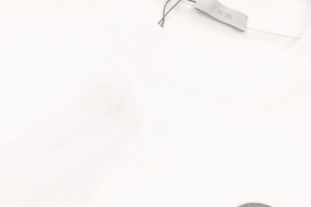 Short  sleeved T - shirt with thick - thread floral embroidery