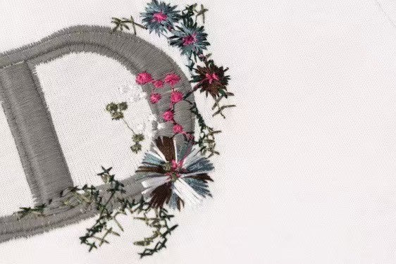 Short  sleeved T - shirt with thick - thread floral embroidery