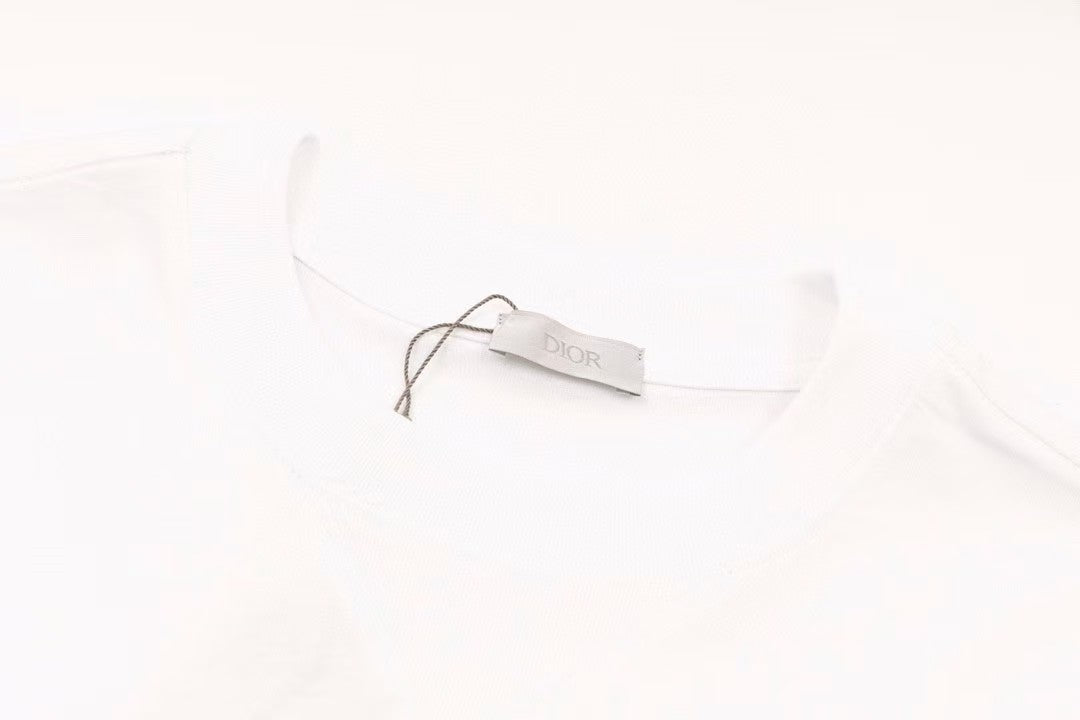 Short  sleeved T - shirt with thick - thread floral embroidery