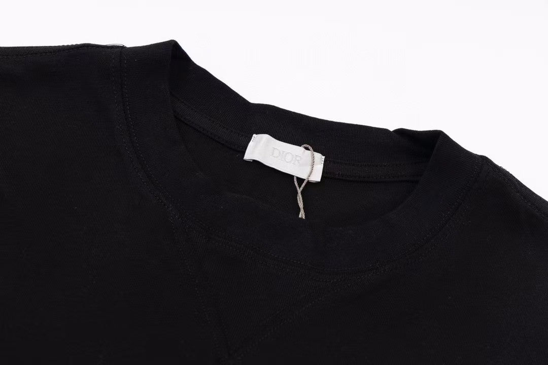 Short  sleeved T - shirt with thick - thread floral embroidery