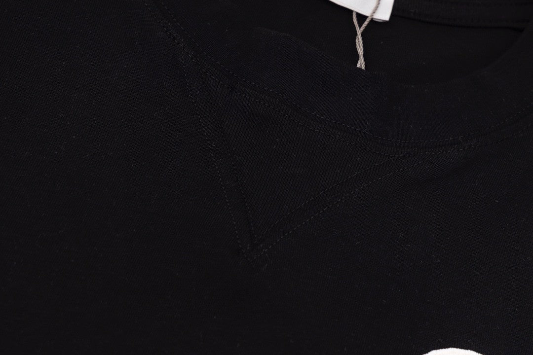 Short  sleeved T - shirt with thick - thread floral embroidery